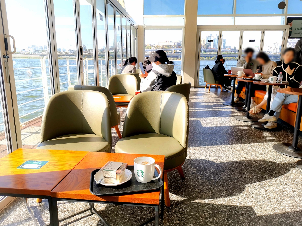 南韩,水上星巴克,Starbuck,360零死角,连锁咖啡店