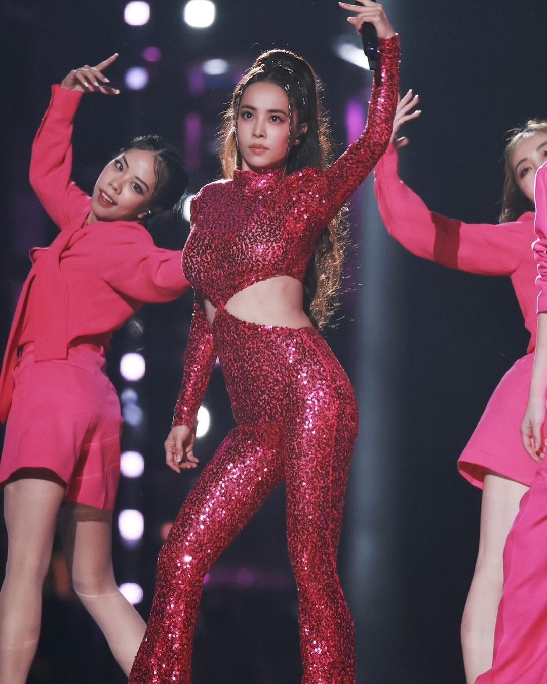 呸姐,跨年唱太好,假唱,蔡依林,芭比风格,VALENTINO时尚秀,湖南卫视,娱乐圈, 马德里不思议,笔直美腿