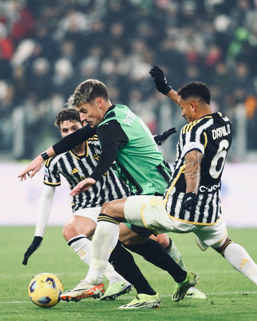 尤文,国米,意甲争冠,任意球破门,萨索洛