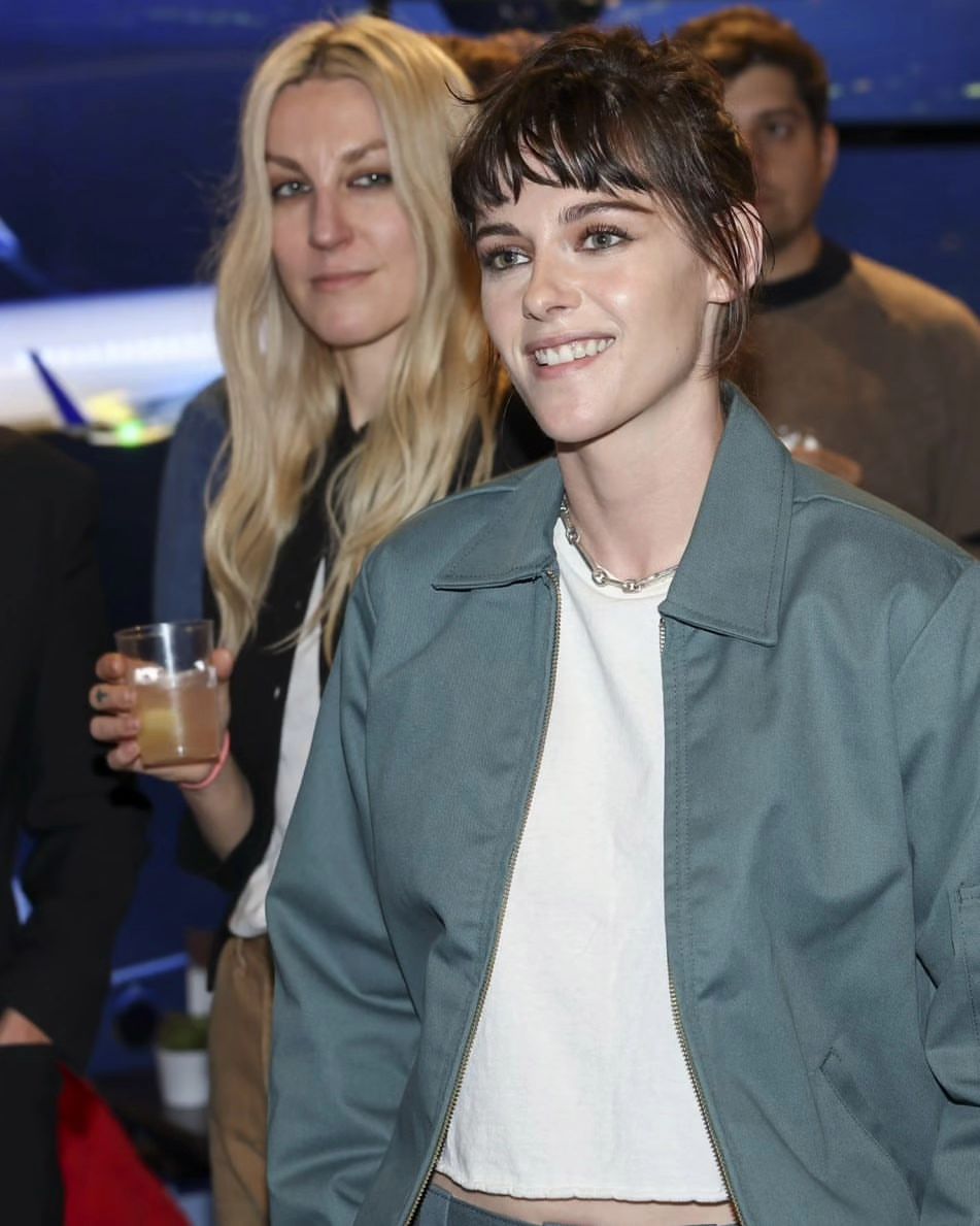 克里斯廷史都华Kristen Stewart与伴侣Dylan Meyer最甜情侣穿搭公式 魅力帅气超越男星