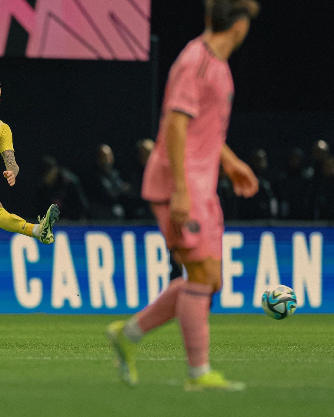 一场0-6让梅西不敢相信 梅西C罗全程无交流 沙特球队友谊赛狂胜美职联！不是一个档次？