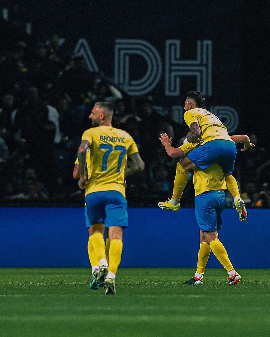 一场0-6让梅西不敢相信 梅西C罗全程无交流 沙特球队友谊赛狂胜美职联！不是一个档次？