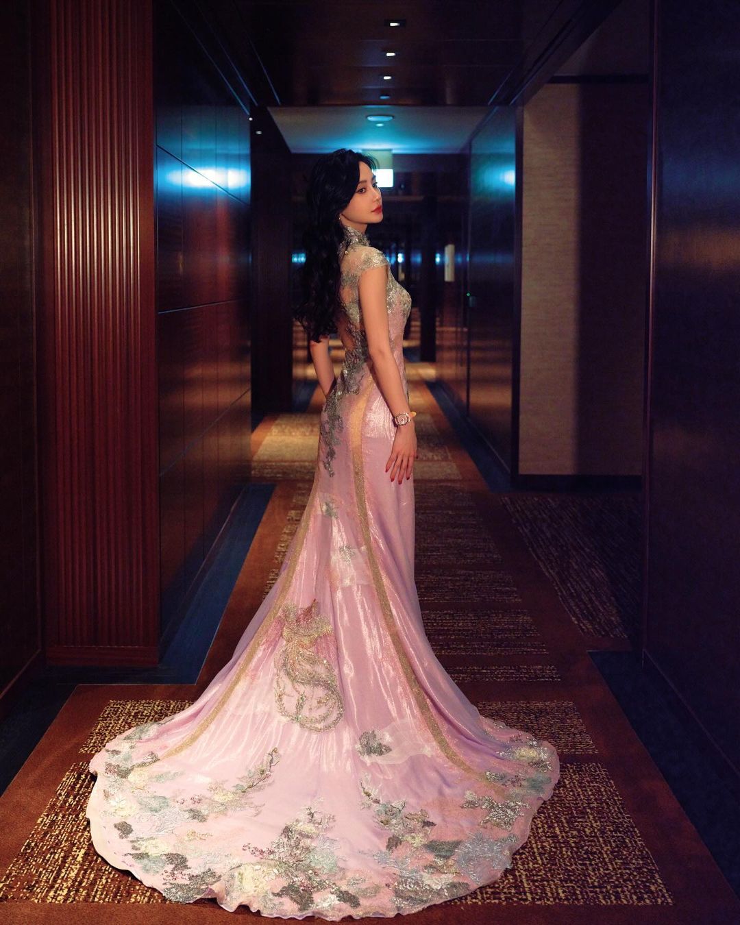 杨颖,Angelababy,杂志封面, 疯马秀,英国电影学院奖BAFTA, 杜拜奢华酒店