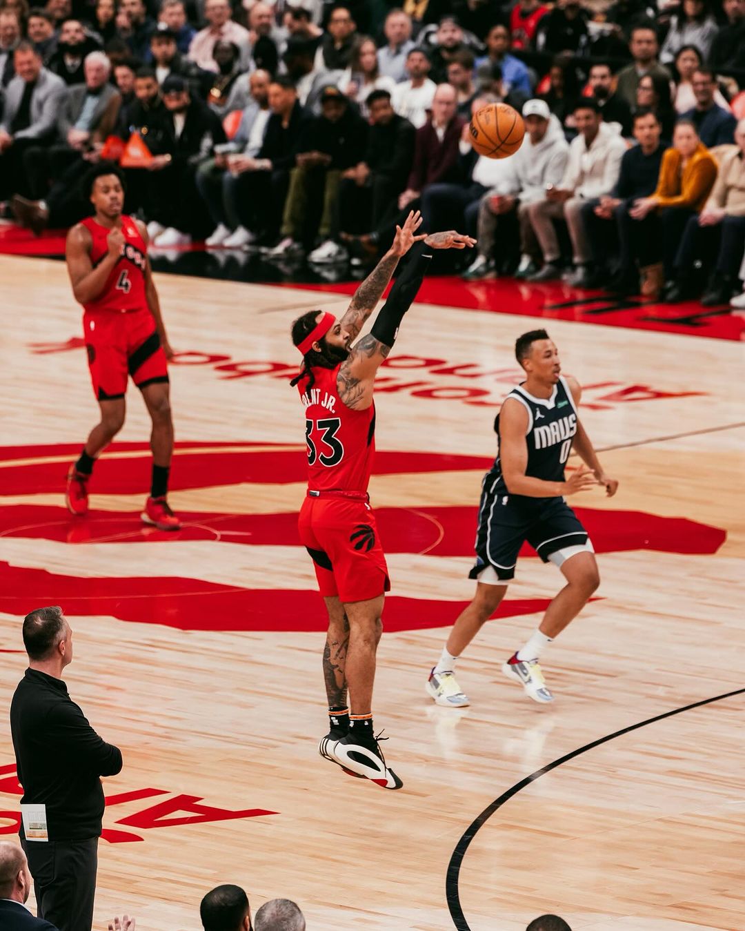 NBA常规赛, Toronto Raptors,达拉斯独行侠,猛龙,东契奇,欧文,巴雷特