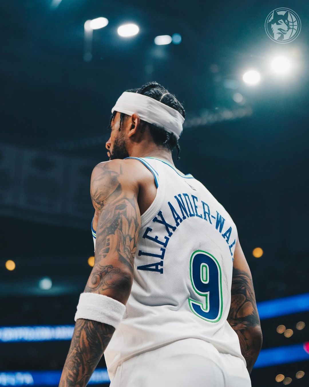 40分逆转NBA常规赛 爱德华兹37+8乔治22分 伦纳德伤退森林狼大逆转快船