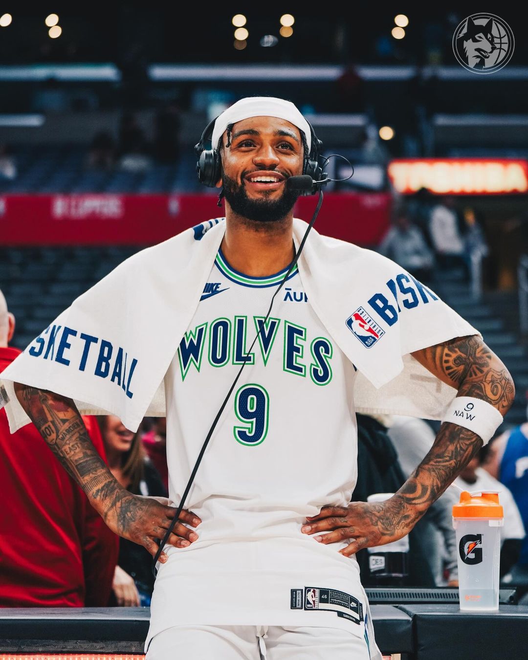 40分逆转NBA常规赛 爱德华兹37+8乔治22分 伦纳德伤退森林狼大逆转快船