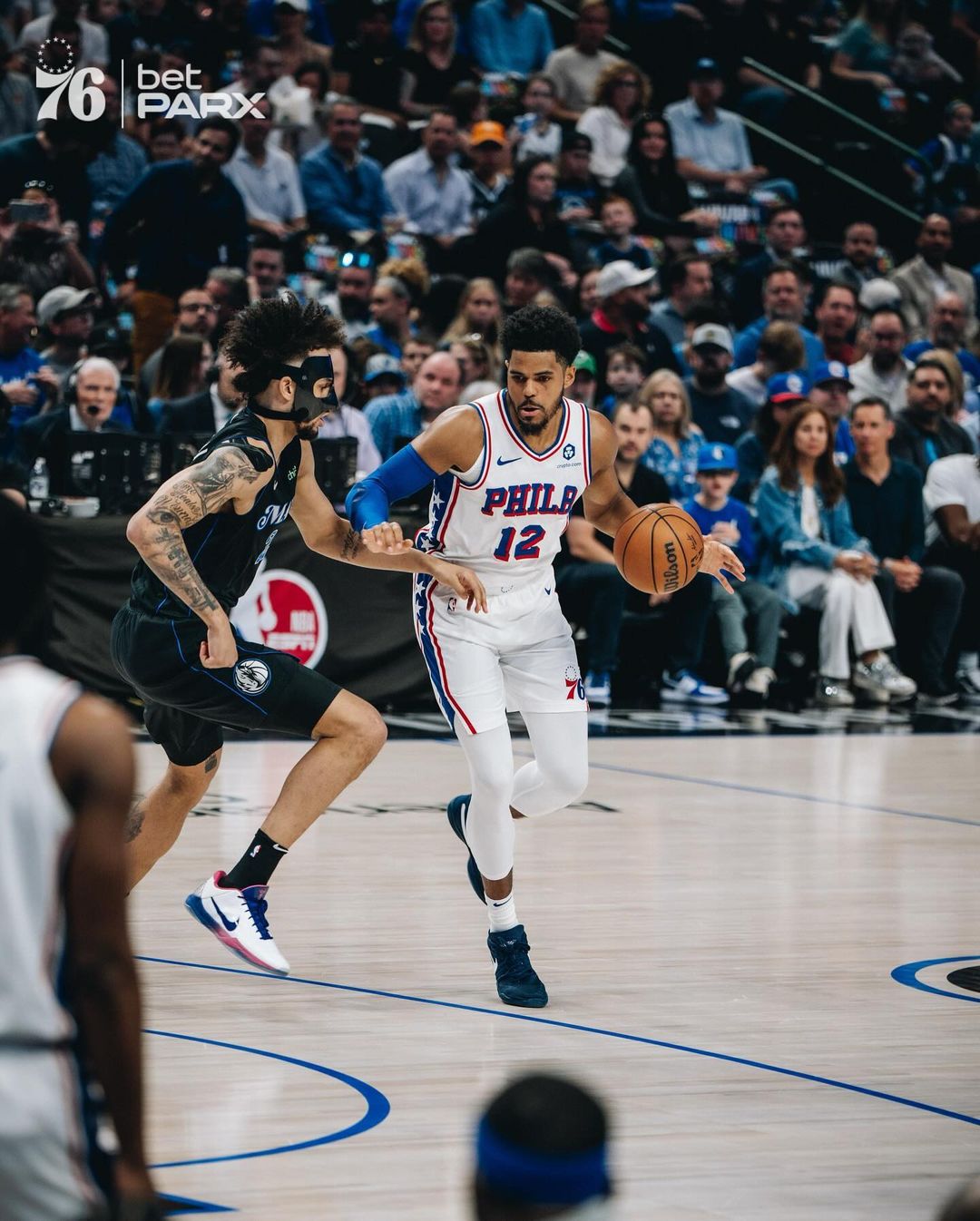 独行侠队,东契奇,76人队,独行侠,托拜厄斯-哈里斯,凯里-欧文,泰瑞斯-马克西,NBA