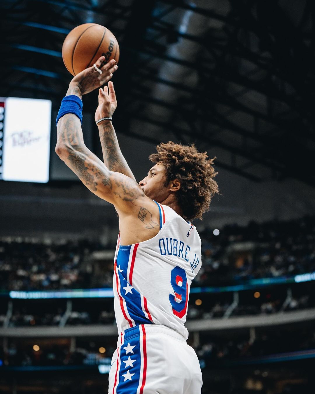 独行侠队,东契奇,76人队,独行侠,托拜厄斯-哈里斯,凯里-欧文,泰瑞斯-马克西,NBA