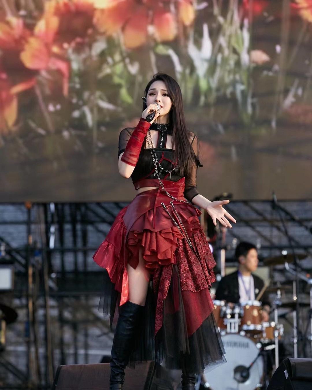 伊能静,美魔女,56岁庆生趴,辣穿浪漫公主装, 秦昊