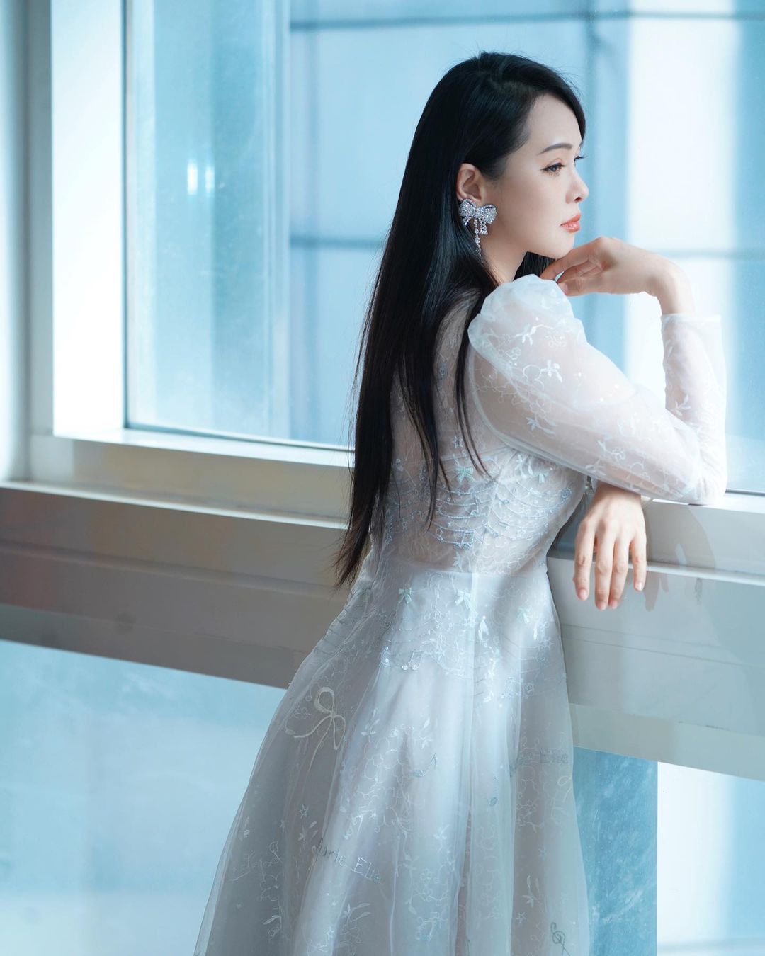 伊能静,美魔女,56岁庆生趴,辣穿浪漫公主装, 秦昊