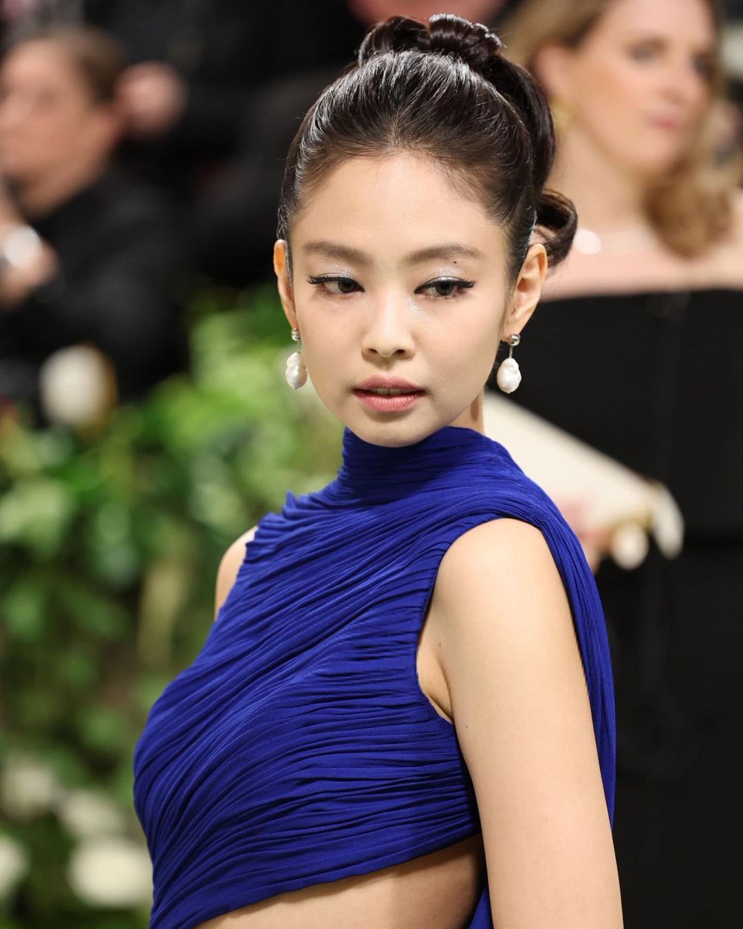 2024 Met Gala,最美紅毯造型,Jennie,小蠻腰,大長腿,珍妮佛羅培茲,透視禮服 辣翻, 睡美人：時尚甦醒, Sleeping Beauties: Reawakening Fashion, The Garden of Time 時光花園