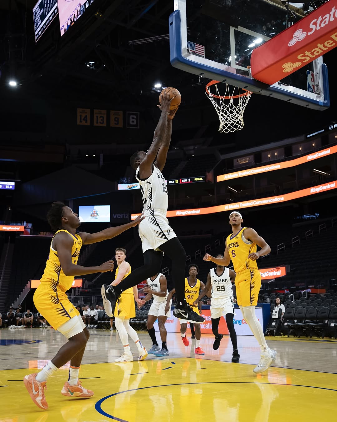 湖人逆转,马刺队,贝兹利,布朗尼