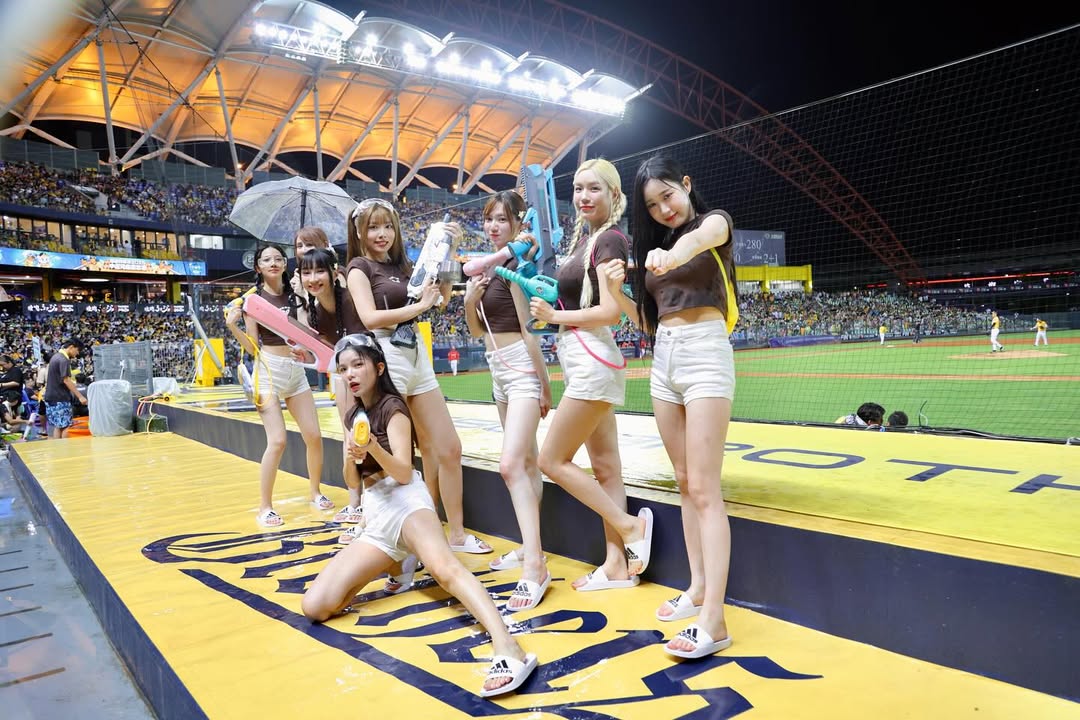  热浪来袭,职棒,兄弟队,凉水祭,拉拉队双眼通红,网怒了, 洲际球场