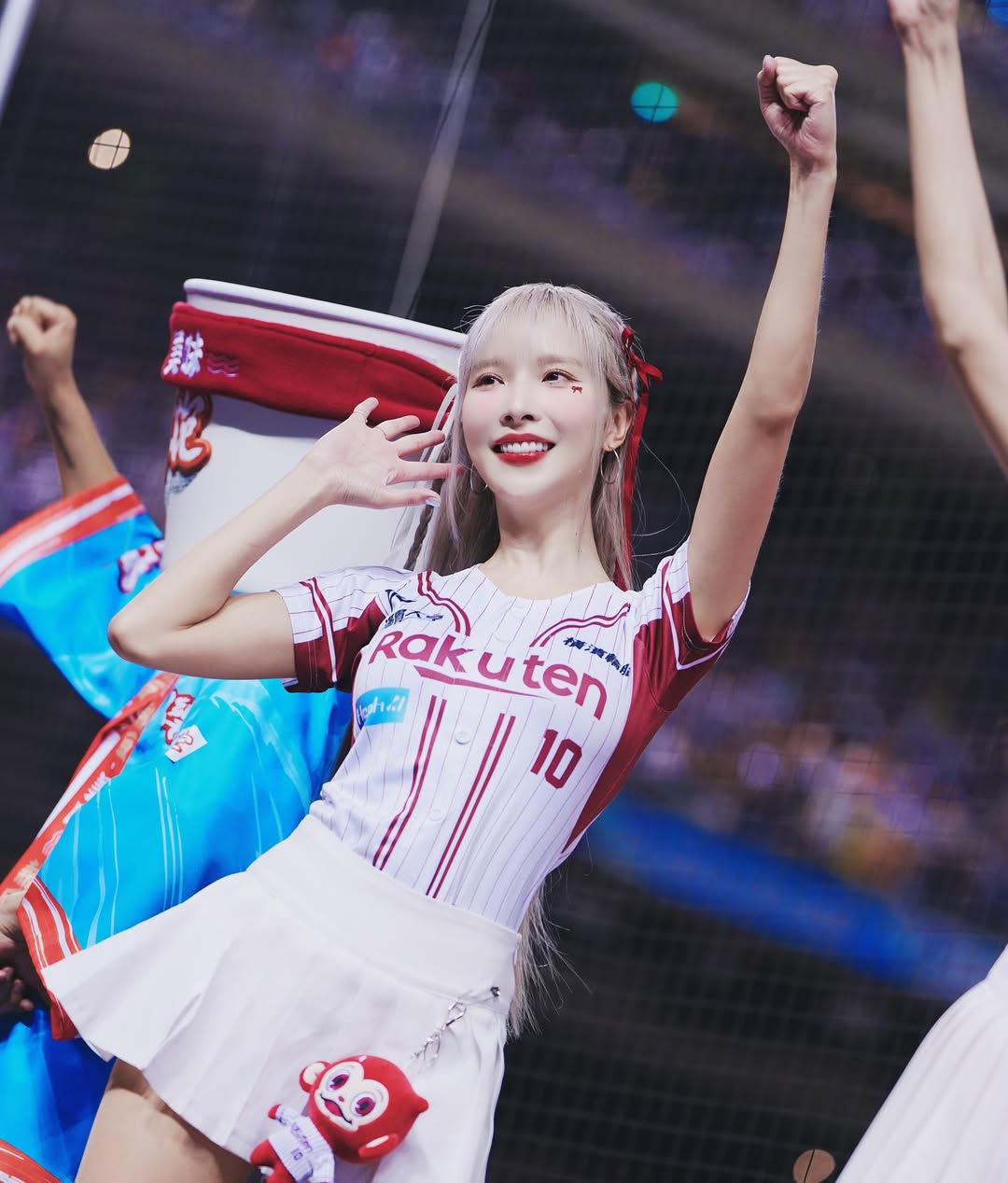 李莹珠,啦啦队女神,梦幻同框,画面好香, 谢艾娜, 乐天桃猿, 应援团长