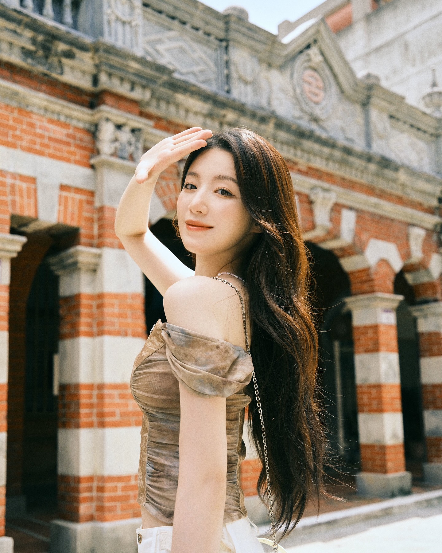 (G)I-DLE,舒华,乡村穿越剧情,i-dle, 回魂计, 韩国超级人气女团, Burn Me Into The Light