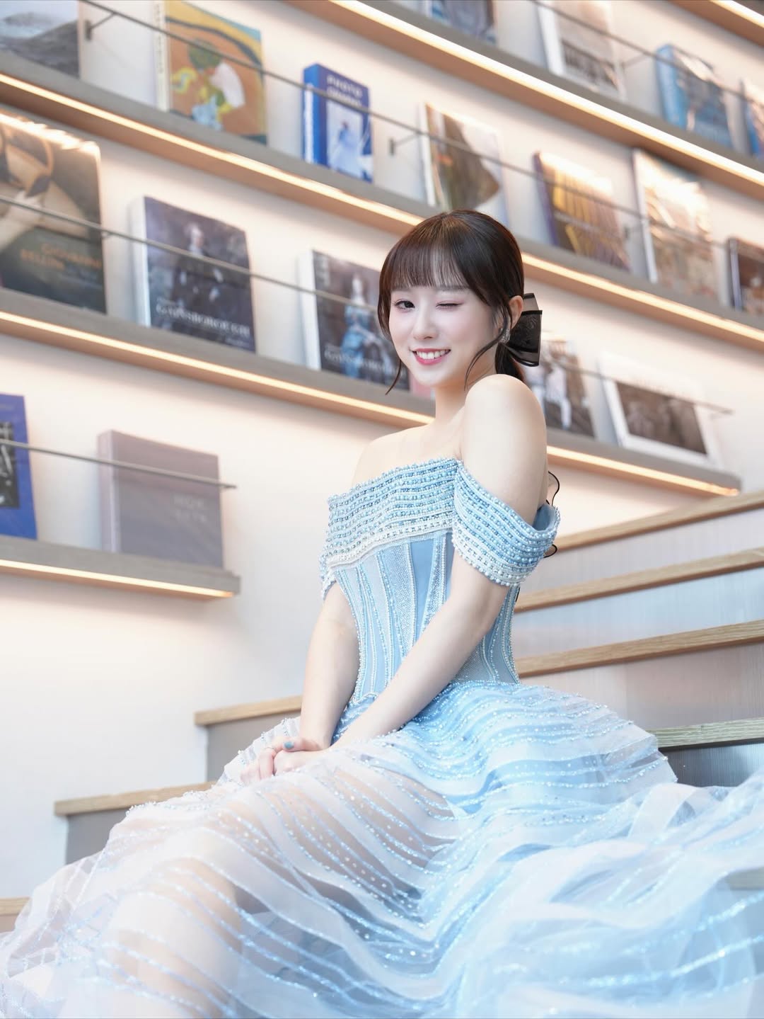 统一狮拉拉队「纯欲女神」斐棋多才多艺,能甜美也能性感,对自己的身材充满自信心。推出个人首本写真书《一棋一会》。