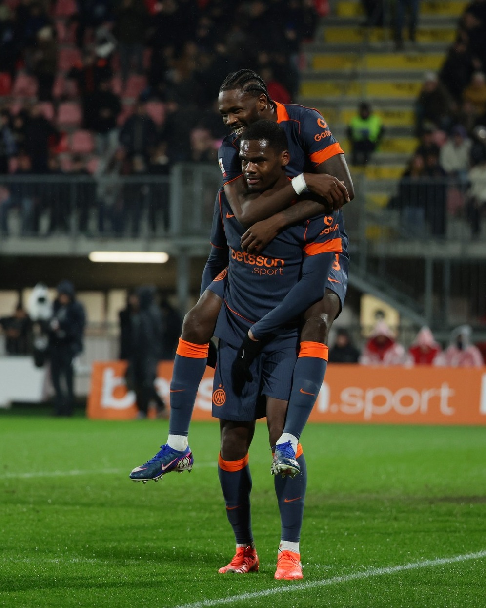 意大利杯四分之一,决赛,国米, 博尼, 卡利加里斯, 帕莱亚里