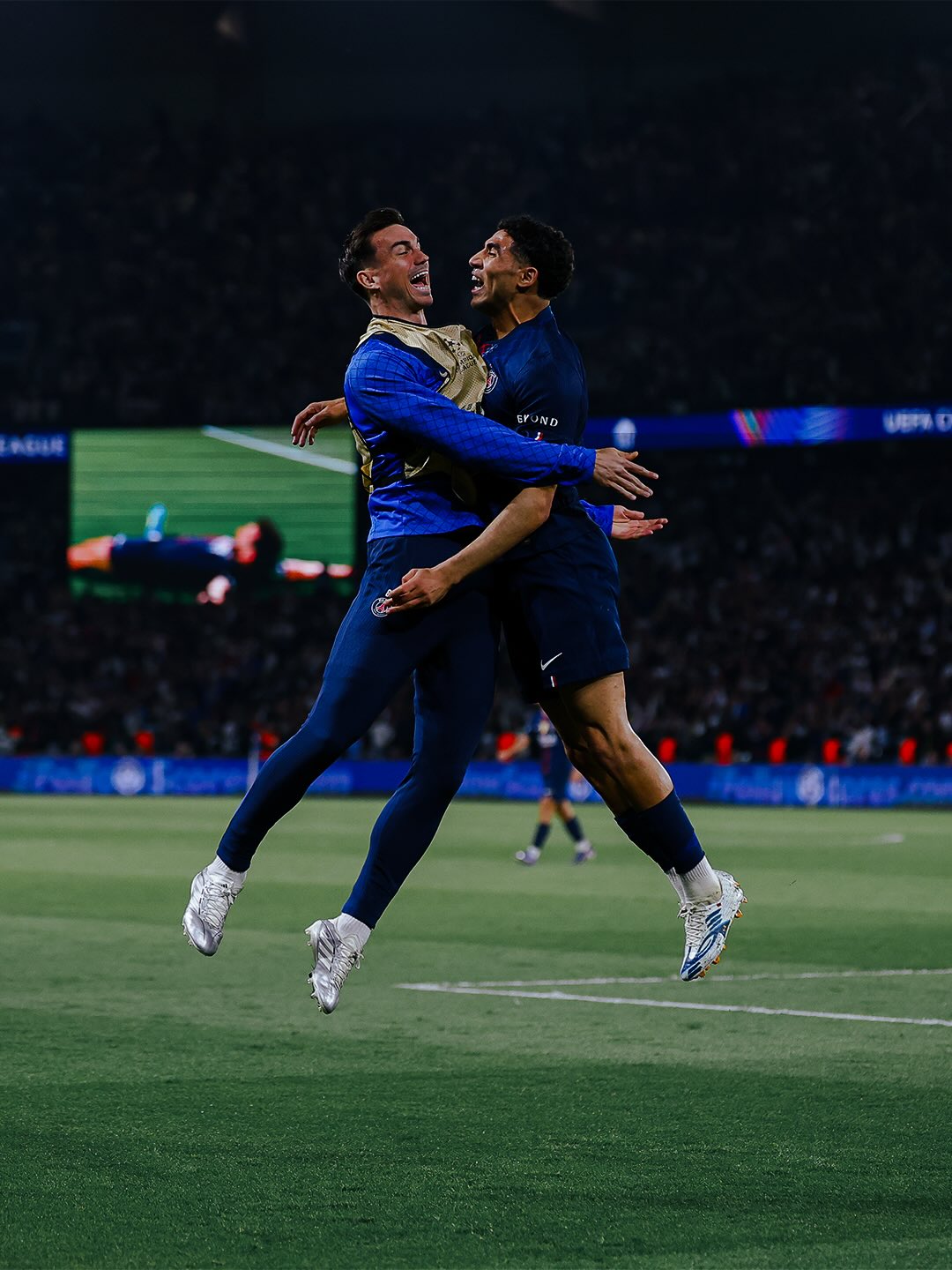 Paris Saint-Germain Football Club, 拜仁, 巴黎, 缔造进球纪录,前锋,凯恩, 欧冠半决赛 巴黎圣日耳曼,拜仁慕尼黑