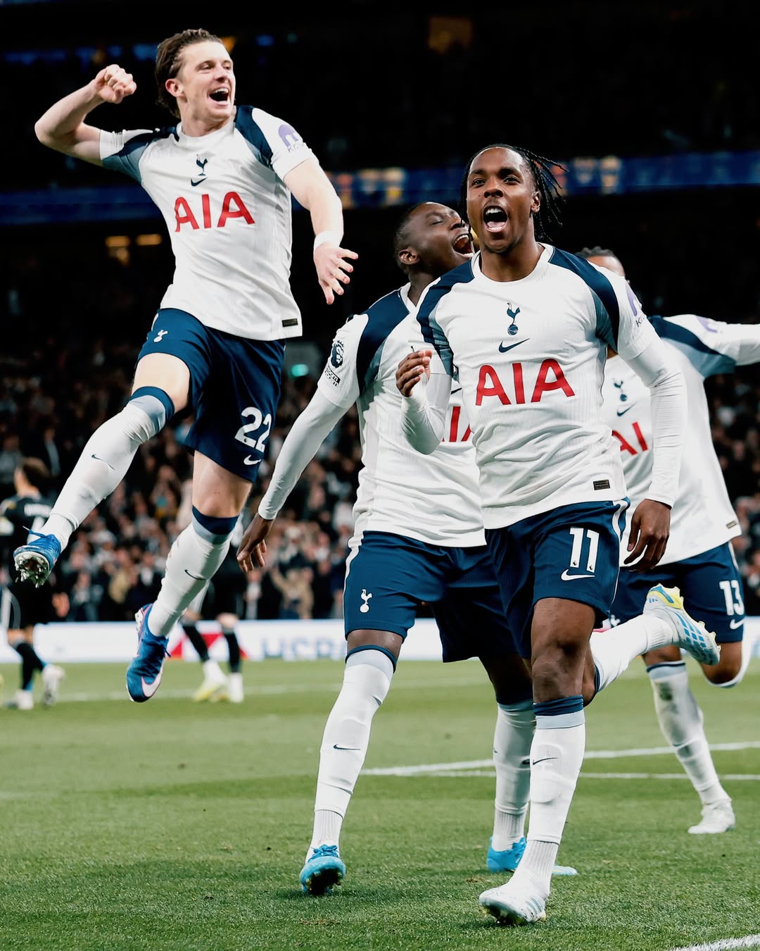 Tottenham Hotspur Football Club, 送点, 热刺, 利兹联, 勒温点射,特尔破门
