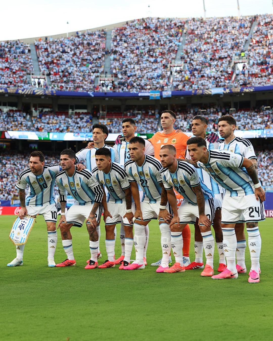 Selección de fútbol de Argentina,美加墨世界杯,帽子戏法,阿尔及利亚,阿根廷,卫冕冠军,世界杯J组 足坛球王 